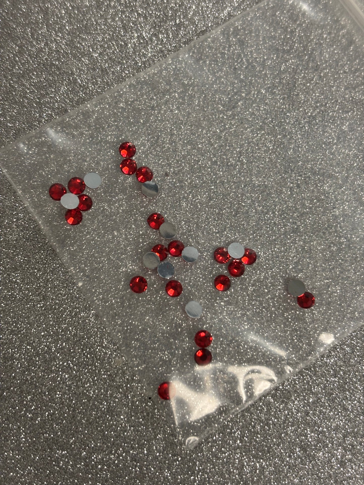 30pc Red Nail crystals 4mm