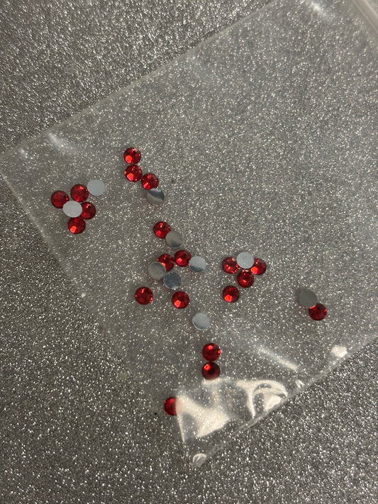30pc Red Nail crystals 4mm