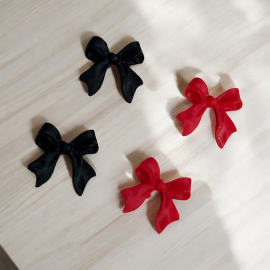 Red/ Black Bows Plastic Charms 4pc