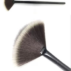 Facial Fan Brush