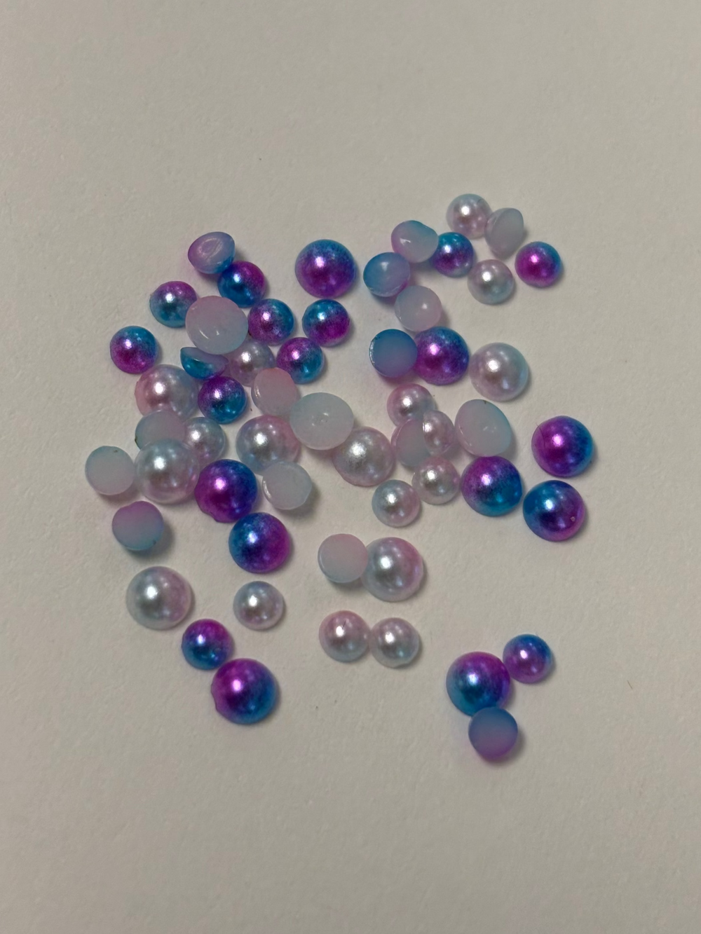 Iridescent Pearls Blue/ Pink (Half Cut) Mix Sizes