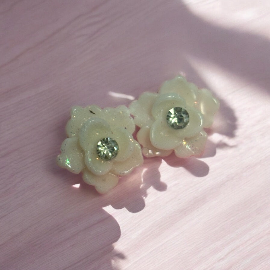 Flower Charms White